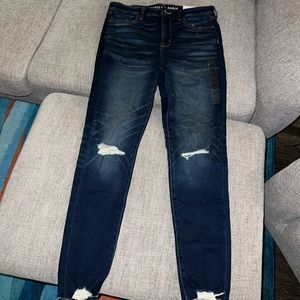 American Eagle Super High Rise Distressed Jegging Size 10 NWT